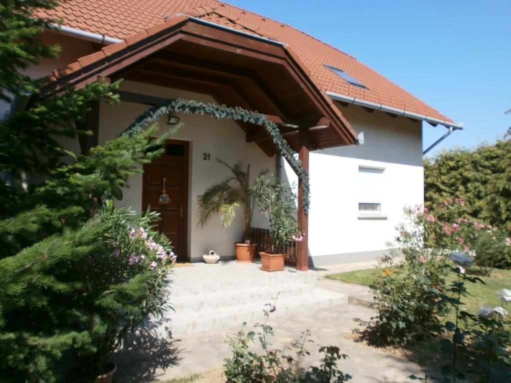 Feher Rozsa Apartman Cserszegtomaj Buitenkant foto