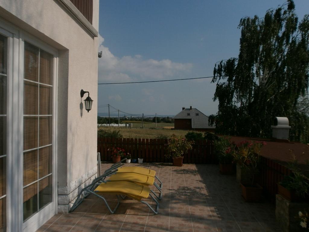 Feher Rozsa Apartman Cserszegtomaj Buitenkant foto