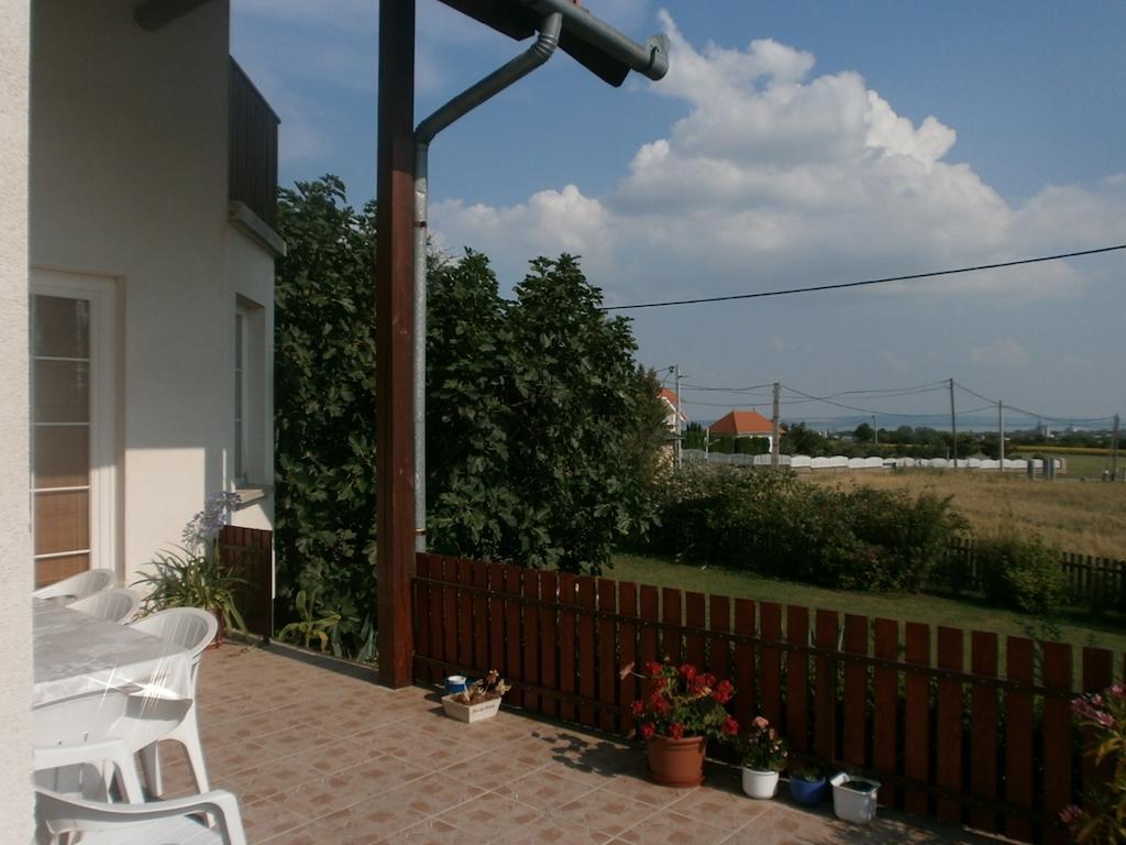 Feher Rozsa Apartman Cserszegtomaj Buitenkant foto